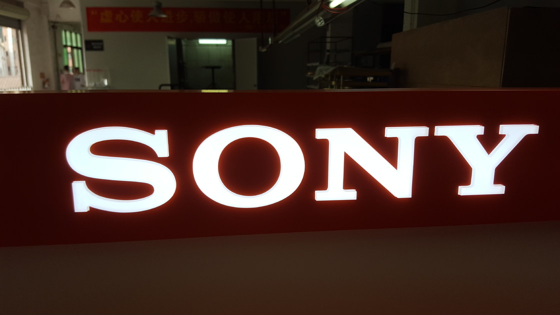 Showing Stand Retail Store Merchandise Display Aurora Signs CE Certified